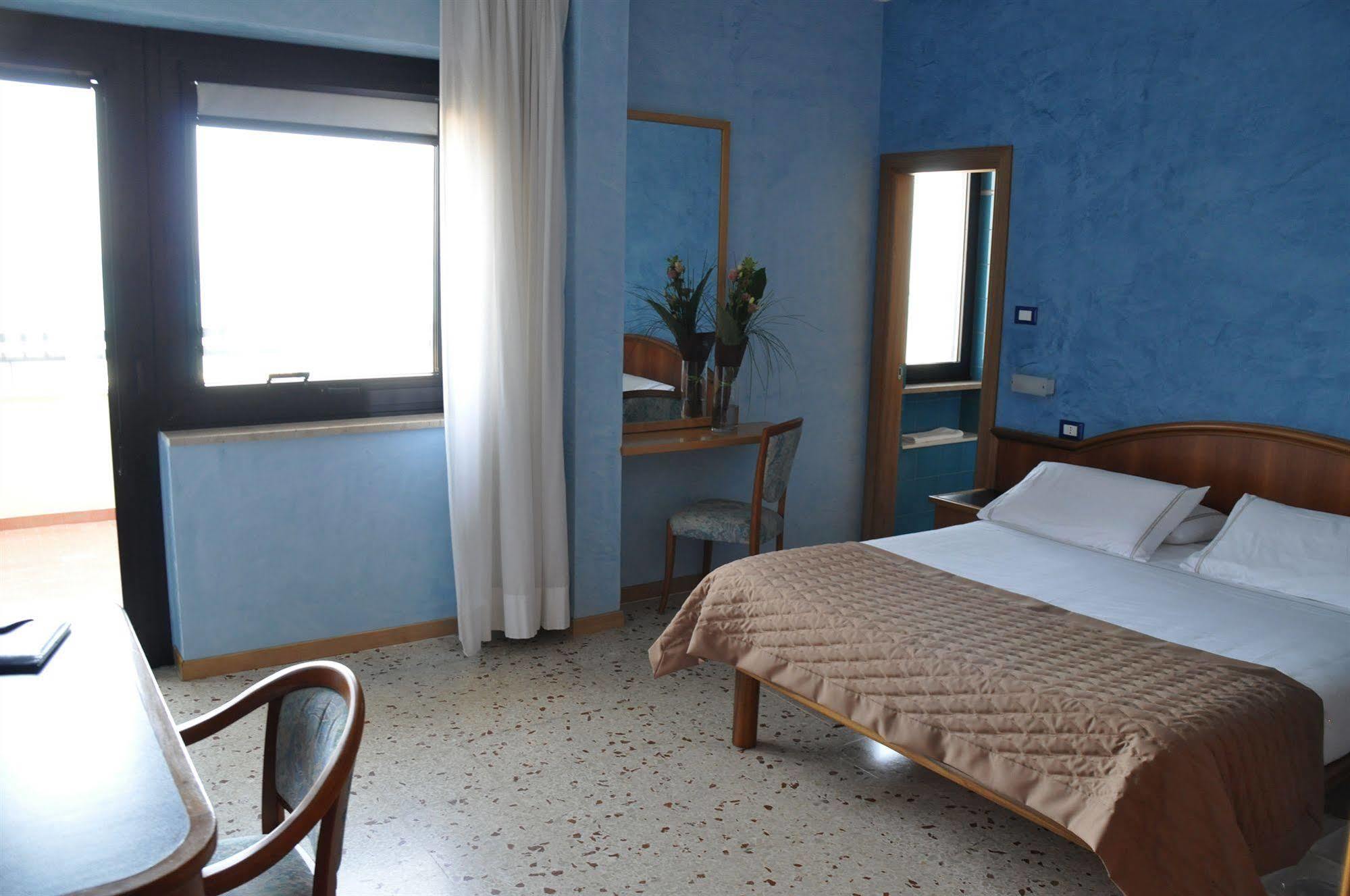 Hotel Maja Pescara Exterior foto